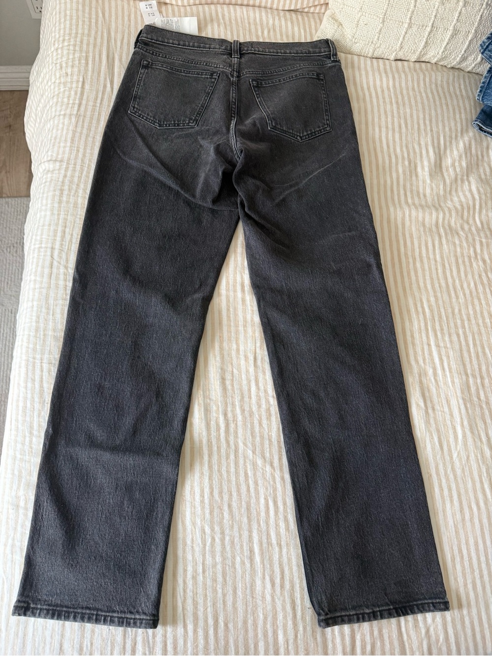 Abercrombie & Fitch Mid-Rise Washed Black Straight Jeans - Picture 7 of 7